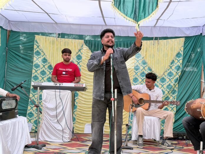 Kartik Chhabra Continues to Build a Strong Musical Identity with Emotional Songs and Powerful Live Performances